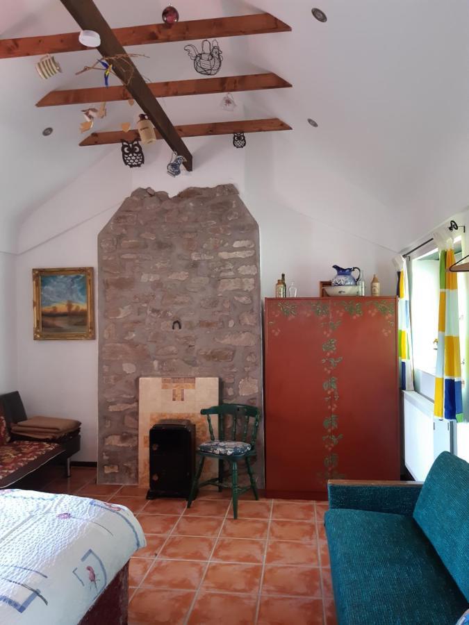 Back2Roots - Beautifully Restored Cottage, Doochary Екстер'єр фото